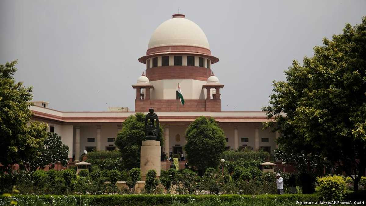 सुप्रीम कोर्ट : तीन महीने के भीतर केंद्रीय एजेंसियों के कार्यालयों और थानों में लगे सीसीटीवी सुप्रीम कोर्ट : तीन महीने के भीतर केंद्रीय एजेंसियों के कार्यालयों और थानों में लगे सीसीटीवी